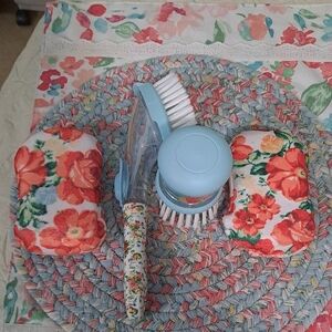 Floral Cleaning Brush Set with Floral Covers